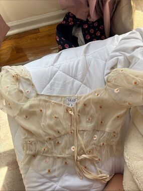 Le Lis Daisy Top